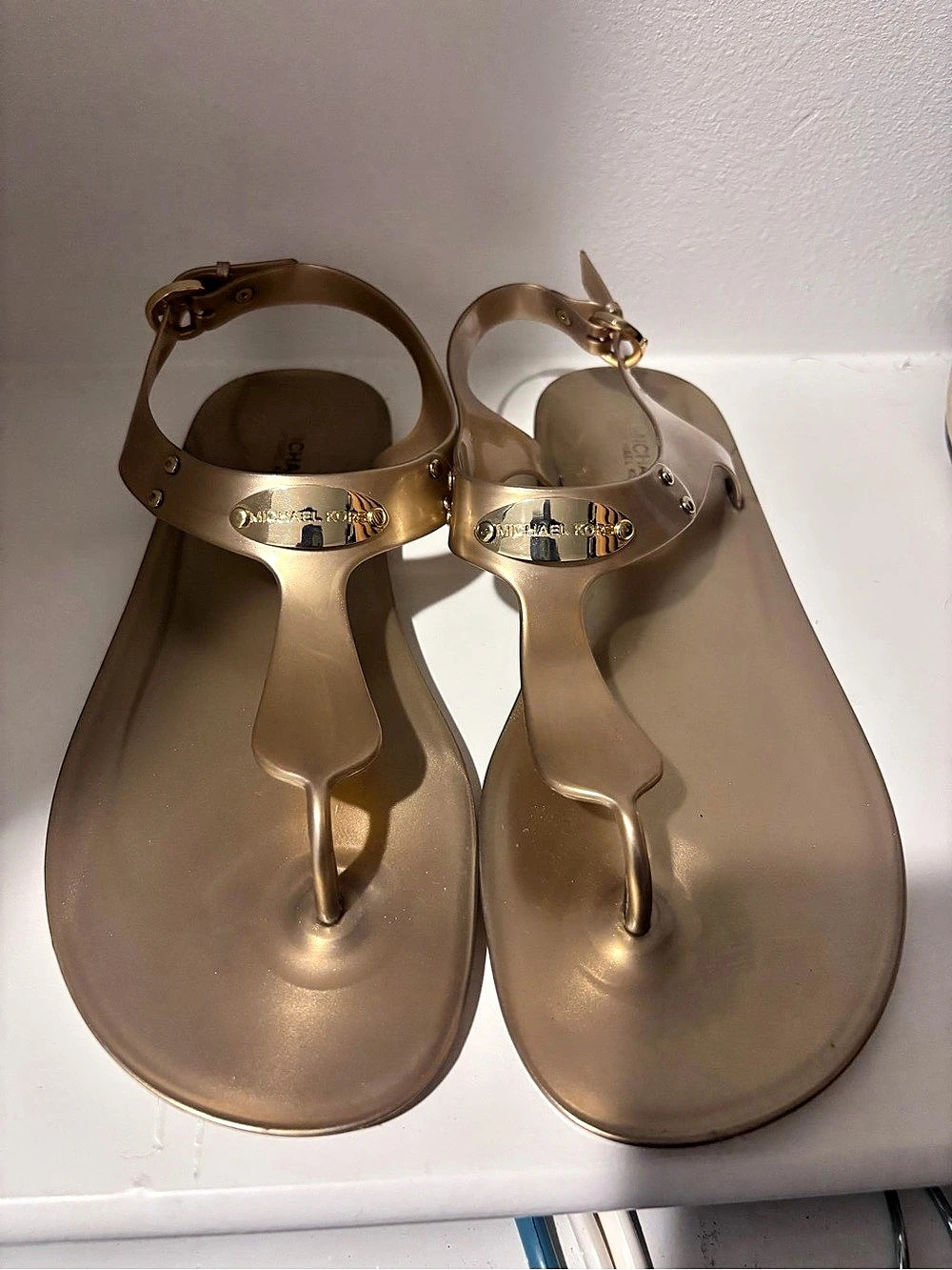 Michael Kors MK Plate Jelly Thong Sandal Gold US 8M